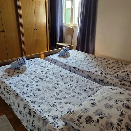 Ino بيت للعطل Škrip